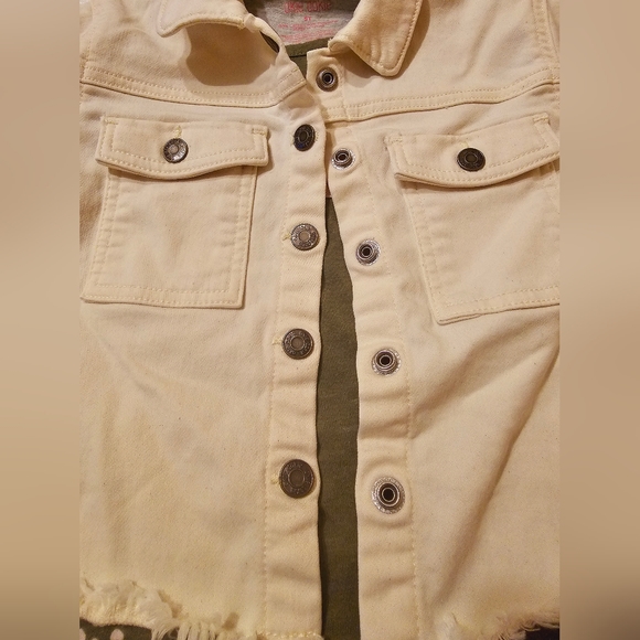 5T Cream Jean Jacket and Hunter Green Pink Jellyfish Shirt - Picture 2 of 8
